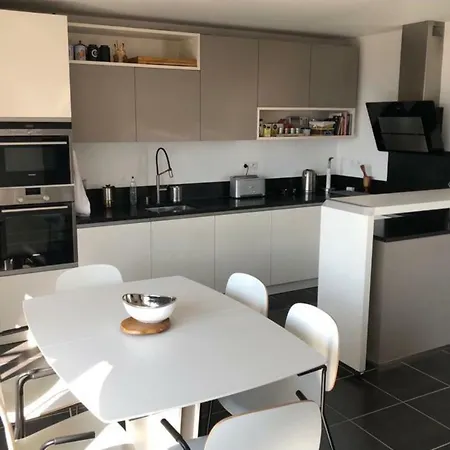 Апартаменти Penthouse Flat South-facing Terrace - Welkeys Аннесі